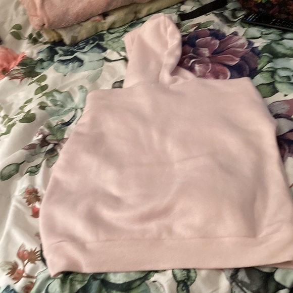 Pink sweaters - Picture 2 of 2